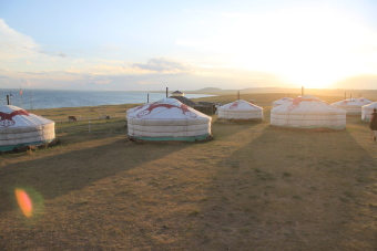 Comment bien choisir son voyage en Mongolie : randonn&eacute;e &agrave; cheval ou voyage en 4x4, en bivouac sous la tente ou sous la yourte, chez une famille nomade, quand partir, quelles r&eacute;gions visiter... - Randocheval Mongolie