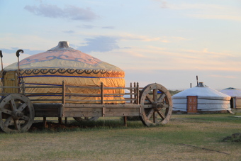 La yourte mongole traditionnelle (ger) des nomades de Mongolie : description et histoire - Randocheval Mongolie