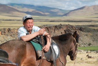 Comment prendre de belles photos en Mongolie : paysages, portraits de nomades mongols, comment prendre des photos en &eacute;tant &agrave; cheval, cadrage, astuces techniques, conseils pratiques, appareil photo compact ou reflex... - Randocheval Mongolie / Absolu Voyages