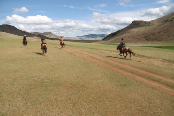 Comment prendre de belles photos en Mongolie : paysages, portraits de nomades mongols, comment prendre des photos en &eacute;tant &agrave; cheval, cadrage, astuces techniques, conseils pratiques, appareil photo compact ou reflex... - Randocheval Mongolie / Absolu Voyages