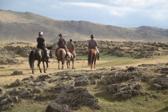 Moyens de transport en Mongolie : avion, train Transmongolien, voiture, 4x4 et cheval - Randocheval Mongolie / Absolu Voyages