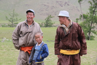 Comment bien choisir son voyage en Mongolie : randonn&eacute;e &agrave; cheval ou voyage en 4x4, en bivouac sous la tente ou sous la yourte, chez une famille nomade, quand partir, quelles r&eacute;gions visiter... - Randocheval Mongolie