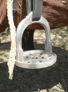 Harnachement traditionnel du cheval Mongol : selle, bridon et mors du cheval des nomades de Mongolie - Randocheval Mongolie