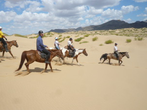 Comment prendre de belles photos en Mongolie : paysages, portraits de nomades mongols, comment prendre des photos en &eacute;tant &agrave; cheval, cadrage, astuces techniques, conseils pratiques, appareil photo compact ou reflex... - Randocheval Mongolie / Absolu Voyages