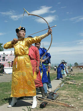 F&ecirc;te de Naadam en Mongolie - courses de chevaux, lutte mongole, tir &agrave; l'arc, &agrave; Oulan Bator et en Province - Randocheval Mongolie / Absolu Voyages