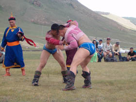 F&ecirc;te de Naadam en Mongolie - courses de chevaux, lutte mongole, tir &agrave; l'arc, &agrave; Oulan Bator et en Province - Randocheval Mongolie / Absolu Voyages