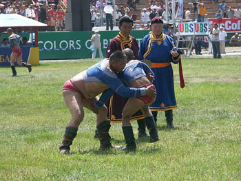 F&ecirc;te de Naadam en Mongolie - courses de chevaux, lutte mongole, tir &agrave; l'arc, &agrave; Oulan Bator et en Province - Randocheval Mongolie / Absolu Voyages