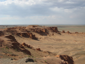 G&eacute;ographie de la Mongolie : chaines de l'Altai, du Khangai et du Khentii, lac Kh&ouml;vsg&ouml;l, rivi&egrave;re Orkhon, d&eacute;sert de Gobi... Randocheval Mongolie / Absolu Voyages