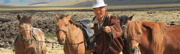Comment bien choisir son voyage en Mongolie : randonn&eacute;e &agrave; cheval ou voyage en 4x4, en bivouac sous la tente ou sous la yourte, chez une famille nomade, quand partir, quelles r&eacute;gions visiter... - Randocheval Mongolie