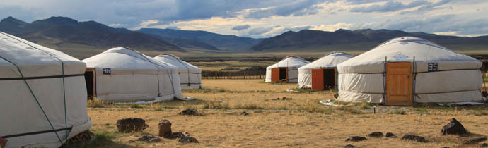 Yourte, mode d'emploi : code de conduite &agrave; adopter lorsque vous entrez dans une yourte mongole, ou si vous &ecirc;tes invit&eacute; chez une famille nomade de Mongolie - choses &agrave; faire et &agrave; ne pas faire - Randocheval Mongolie / Absolu Voyages